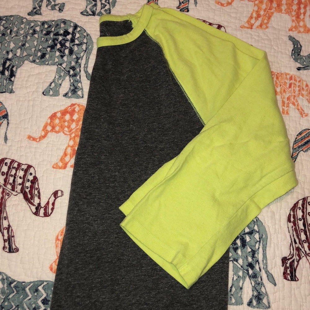 Quarter sleeve T-shirt